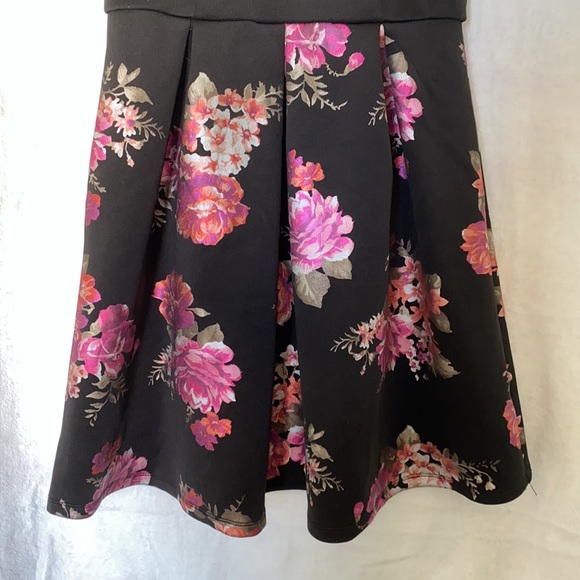 GIRLS BLACK AND FLOWERS FANCY DRESS SZ 10 - Picture 2 of 5
